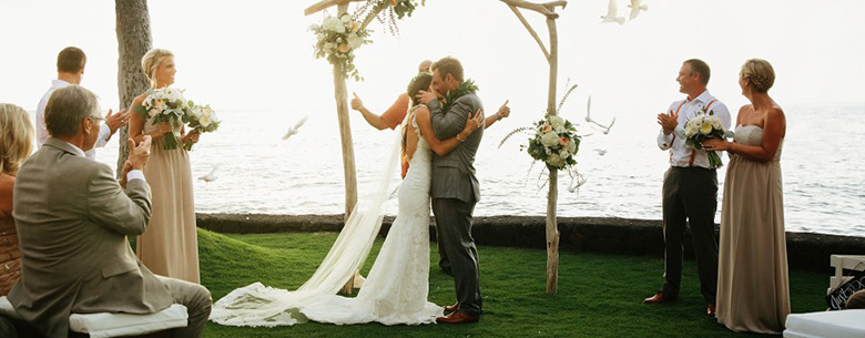 wedding kiss in Maui